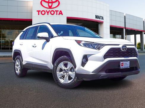 Used 2021 Toyota RAV4 XLE w/ Convenience Package FWD image 1