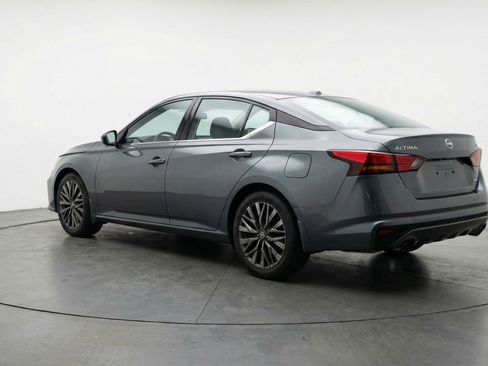 Used 2025 Nissan Altima 2.5 SV FWD image 6