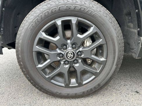 Used 2025 Toyota Tundra Platinum AWD/4WD image 33