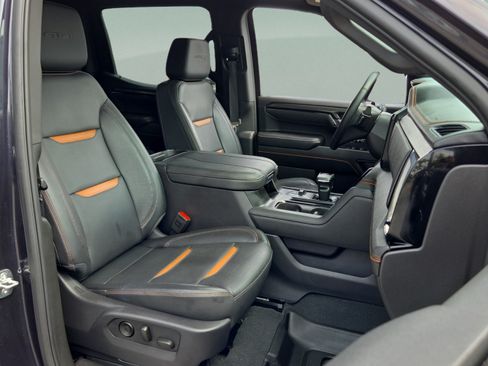 Certified 2025 GMC Sierra 1500 AT4 w/ Technology Package AWD/4WD image 15