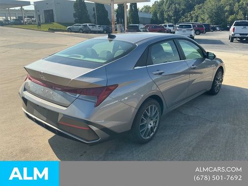 Used 2025 Hyundai Elantra SEL FWD image 5
