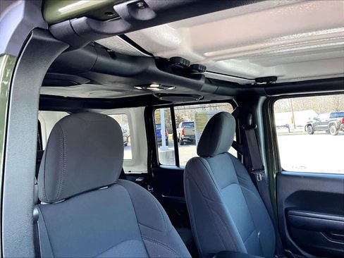 Used 2023 Jeep Wrangler Unlimited w/ Cold Weather Group image 22