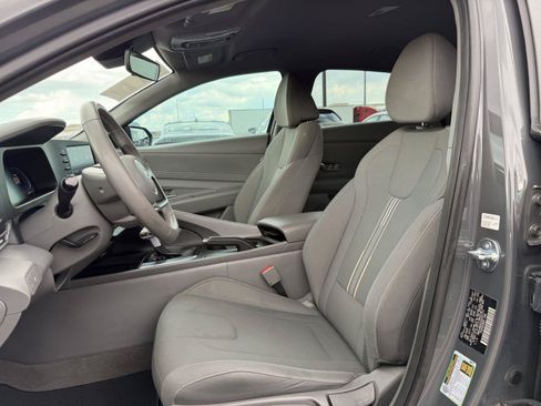 Used 2025 Hyundai Elantra Sport FWD image 15