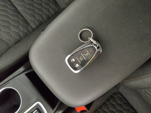 Used 2018 Chevrolet Equinox LT FWD image 32