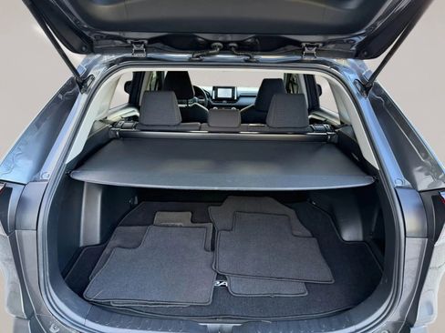Used 2019 Toyota RAV4 LE w/ Carpet Mat Package image 22