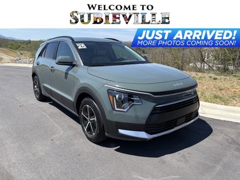 Used 2025 Kia Niro EX FWD image 1