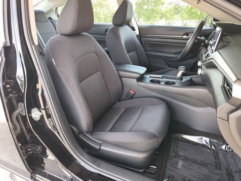 Used 2025 Nissan Altima 2.5 SV FWD image 16