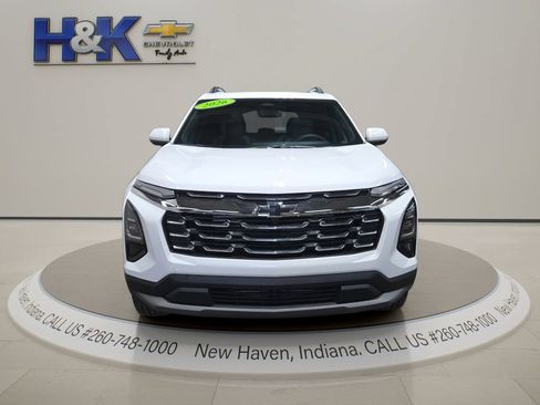 New 2026 Chevrolet Equinox LT w/ Convenience Package II FWD image 2