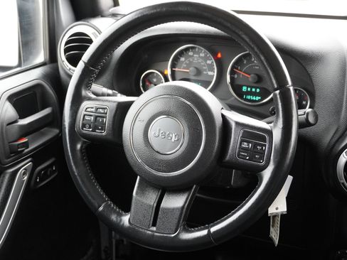 Used 2015 Jeep Wrangler Unlimited Sahara w/ Connectivity Group image 27