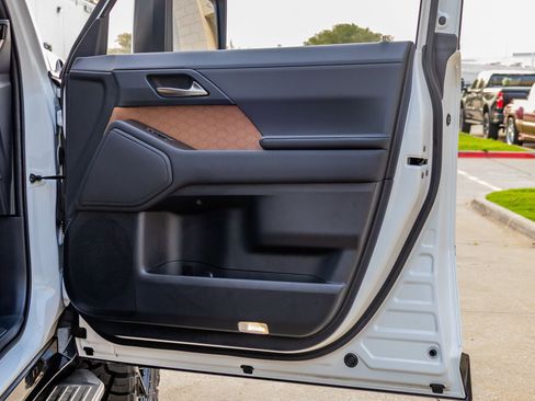 Used 2025 Lexus GX 550 w/ Cold Area Package image 39