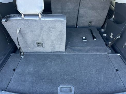 Used 2023 Ford Explorer XLT w/ Equipment Group 202A AWD/4WD image 15