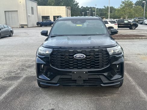 Used 2025 Ford Explorer ST-Line w/ ST-Line Street Pack AWD/4WD image 2