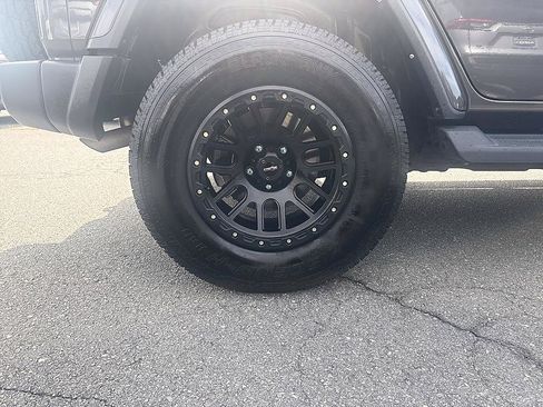 Used 2021 Jeep Wrangler Unlimited Sahara AWD/4WD image 35