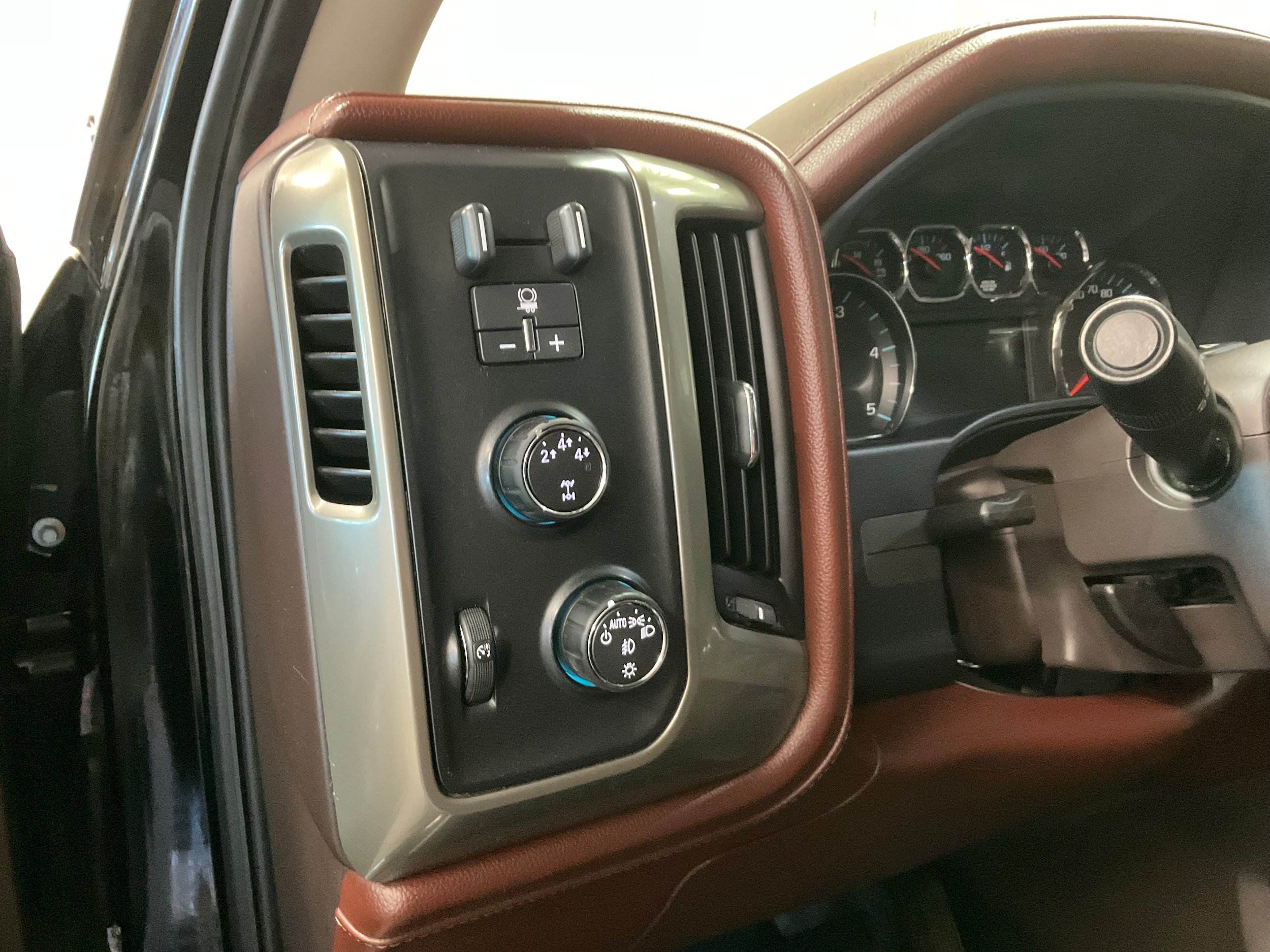 Used 2015 Chevrolet Silverado 2500 High Country w/ Duramax Plus Package AWD/4WD image 11