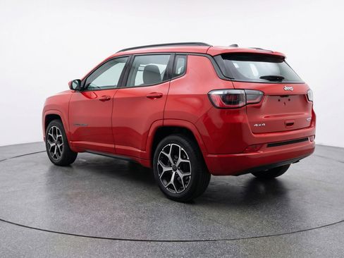 Used 2025 Jeep Compass Limited image 6