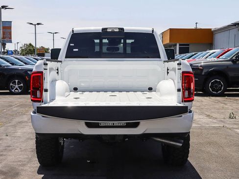 New 2026 RAM 2500 Laramie AWD/4WD image 12