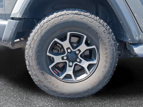 Used 2018 Jeep Wrangler Unlimited Sahara AWD/4WD image 6