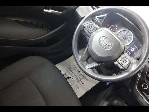 Used 2021 Toyota Corolla LE image 15