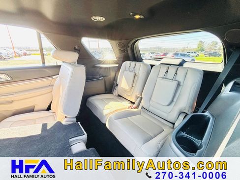 Used 2018 Ford Explorer Limited image 25
