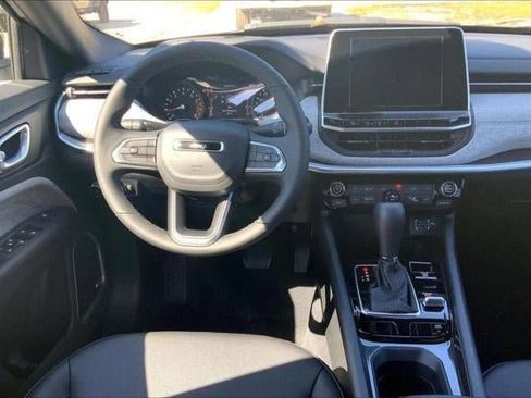 Used 2025 Jeep Compass Latitude w/ Sun & Sound Group image 14