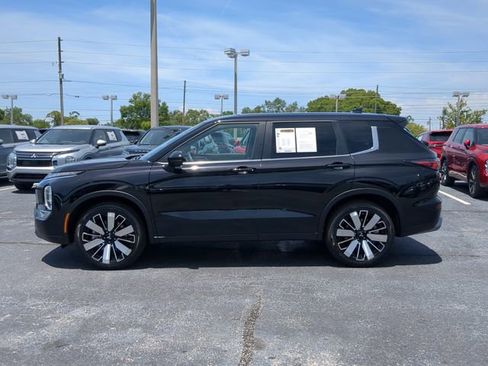 Used 2025 Mitsubishi Outlander SE FWD image 8