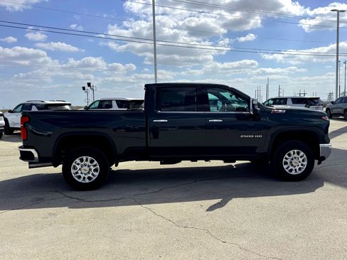 Used 2025 Chevrolet Silverado 2500 LTZ w/ LTZ Premium Package image 6