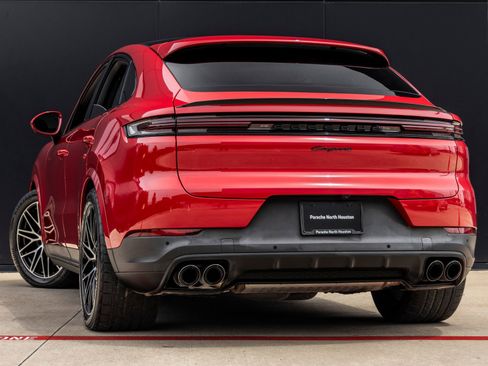 Certified 2024 Porsche Cayenne Coupe AWD/4WD image 3