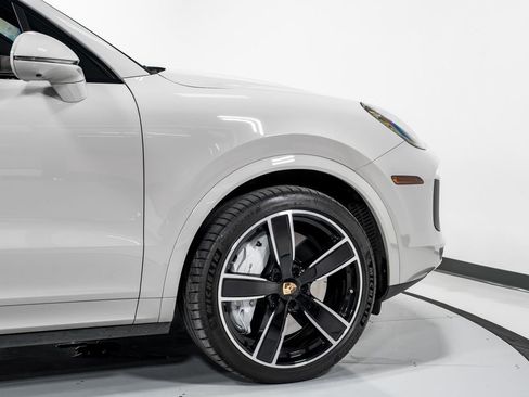 Used 2022 Porsche Cayenne Turbo AWD/4WD image 50
