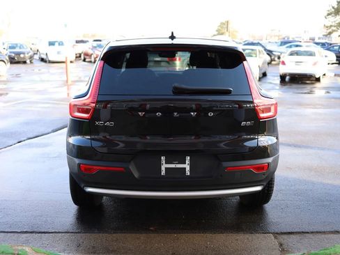 Used 2025 Volvo XC40 B5 Core image 6