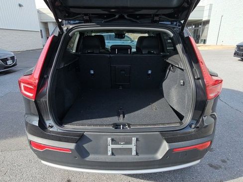 Used 2025 Volvo XC40 B5 Plus image 13