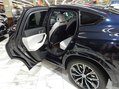 Used 2023 BMW X6 xDrive40i w/ M Sport Package image 29