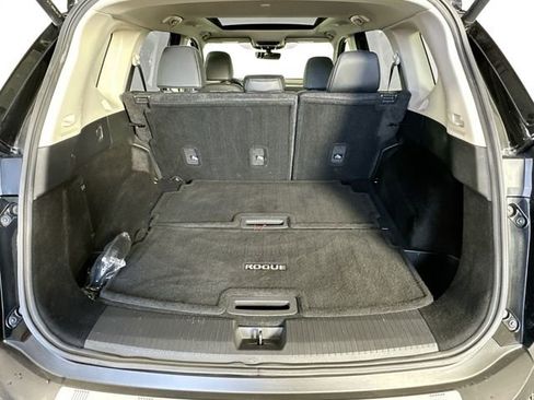 Used 2023 Nissan Rogue SL w/ SL Premium Package image 32