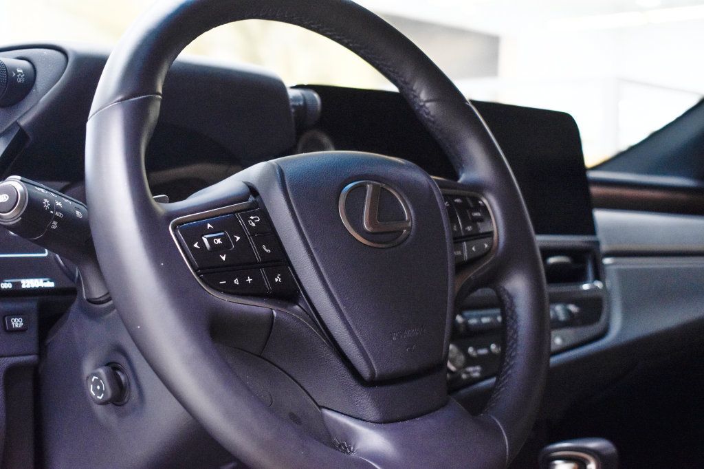 Used 2025 Lexus ES 350 w/ Premium Package FWD image 19