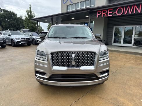 Used 2019 Lincoln Navigator Select RWD image 3