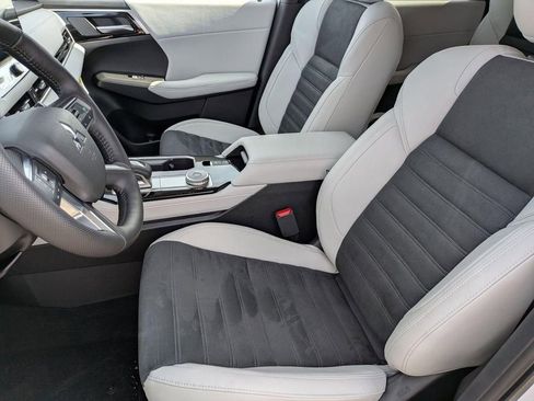 New 2026 Mitsubishi Outlander SE image 12