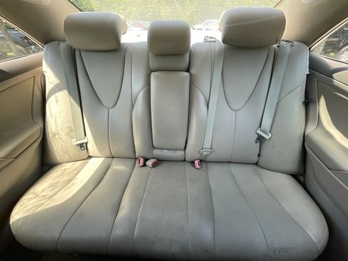 Used 2010 Toyota Camry LE FWD image 9