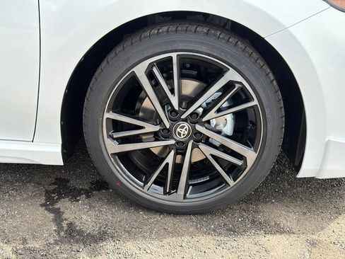 New 2026 Toyota Camry Hybrid FWD image 11