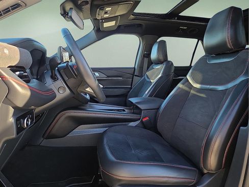 Used 2025 Ford Explorer ST image 15