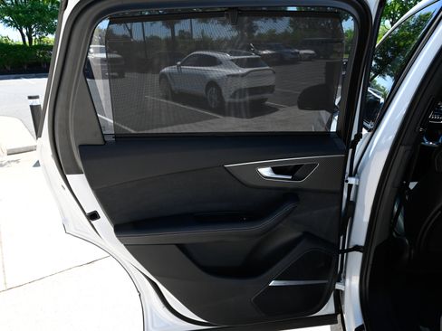 Used 2025 Audi SQ7 Premium Plus AWD/4WD image 40