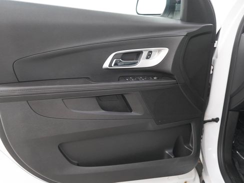 Used 2017 Chevrolet Equinox LT AWD/4WD image 18