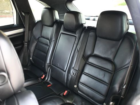 Used 2015 Porsche Cayenne Turbo AWD/4WD image 19