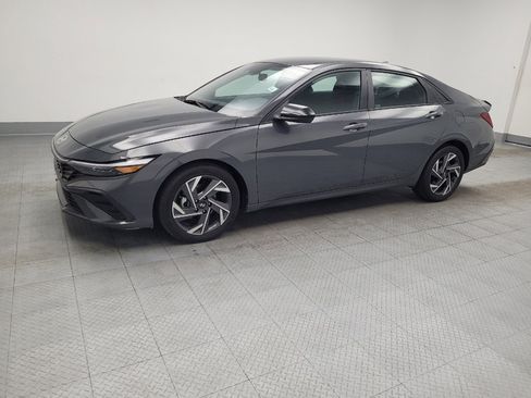Used 2025 Hyundai Elantra Sport FWD image 2