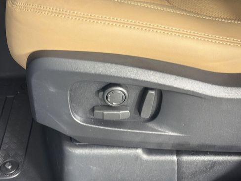 New 2026 Land Rover Defender 110 X-Dynamic SE image 24