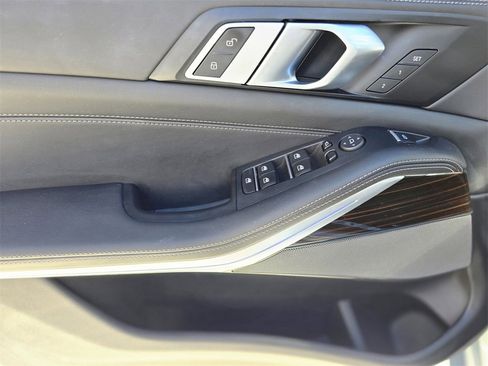 Used 2025 BMW X5 sDrive40i w/ M Sport Package image 13