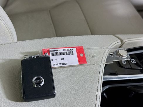 Used 2020 Volvo XC90 T5 Momentum w/ Protection Package Premier image 32