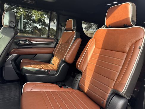 Used 2023 GMC Yukon XL Denali Ultimate image 12