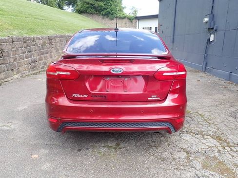 Used 2015 Ford Focus SE w/ SE Sport Package FWD image 4