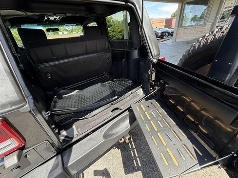 Used 2018 Jeep Wrangler Sport AWD/4WD image 13
