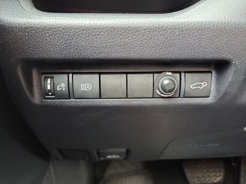 Used 2019 Toyota RAV4 XLE Premium image 26