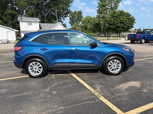Used 2022 Ford Escape SE w/ Cold Weather Package AWD/4WD image 2